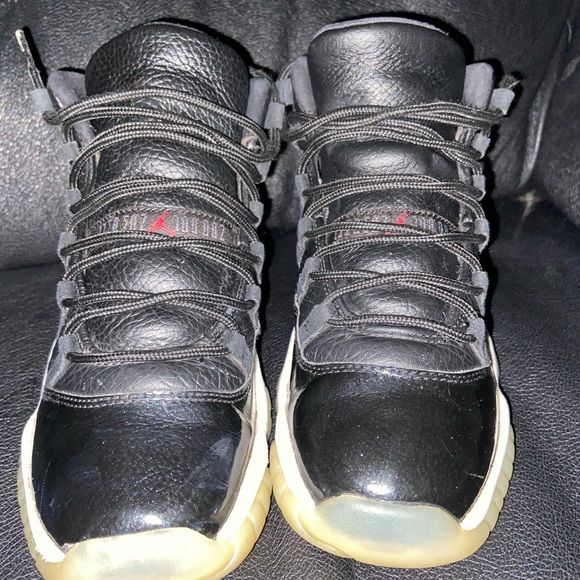 Jordan 11’s Retro “72-10” Size 5.5 - Picture 4 of 4